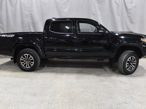 Used 2020 Toyota Tacoma TRD Sport image 3