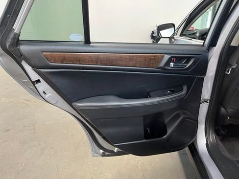 Used 2016 Subaru Outback 2.5i Limited AWD/4WD image 20