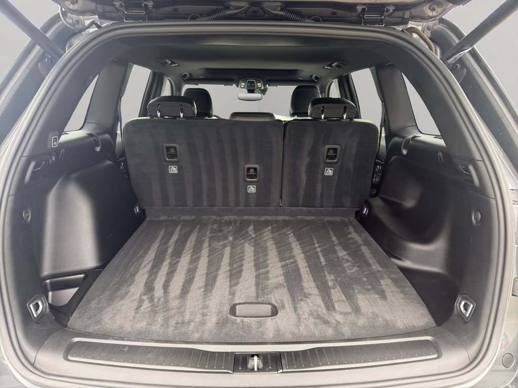Used 2023 Jeep Grand Cherokee Altitude AWD/4WD image 9