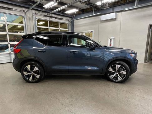 Used 2022 Volvo XC40 P8 Recharge Plus image 6