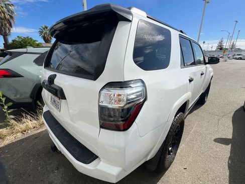 Certified 2021 Toyota 4Runner Venture w/ Moonroof Package AWD/4WD image 4