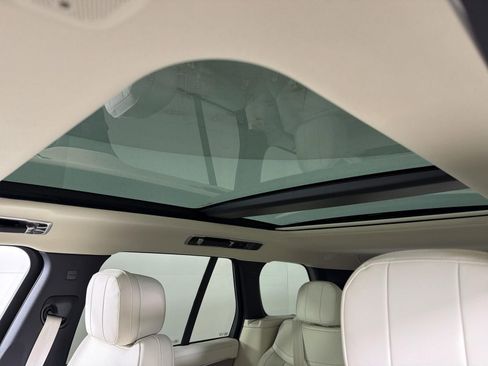 New 2026 Land Rover Range Rover SE image 9