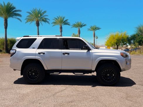 Used 2021 Toyota 4Runner SR5 Premium w/ Moonroof Package AWD/4WD image 9