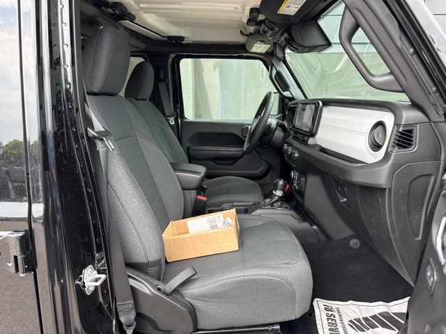 Used 2024 Jeep Wrangler Unlimited w/ Convenience Group AWD/4WD image 10