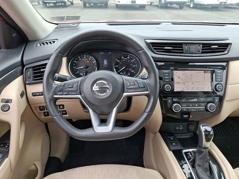 Used 2019 Nissan Rogue SV w/ Sun & Sound Touring Package image 12