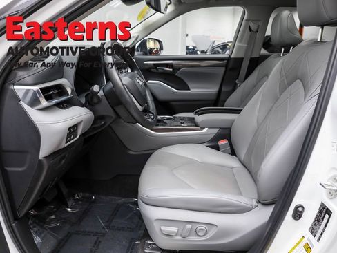 Used 2024 Toyota Highlander Platinum image 14