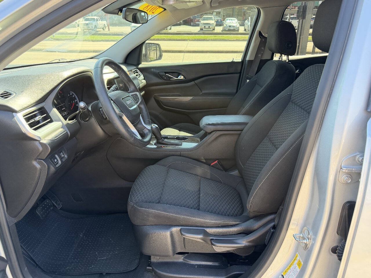 Used 2018 GMC Acadia SLE w/ LPO, Floor Liner Package FWD image 9