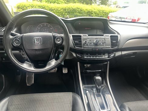 Used 2017 Honda Accord Sport image 13
