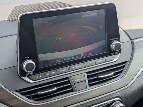 Used 2025 Nissan Altima 2.5 SV FWD image 21