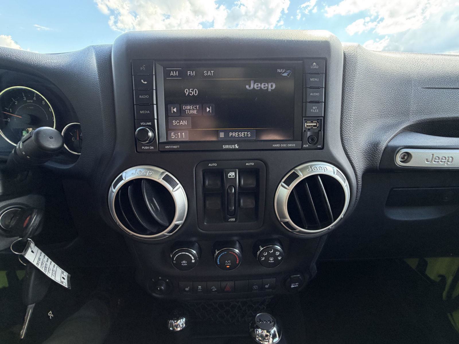 Used 2016 Jeep Wrangler Unlimited Rubicon AWD/4WD image 16