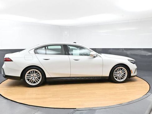 Used 2025 BMW 530i RWD image 7