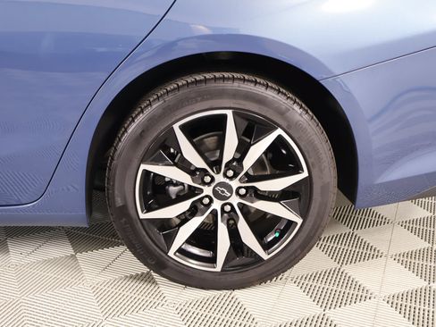 Used 2025 Chevrolet Malibu RS FWD image 17
