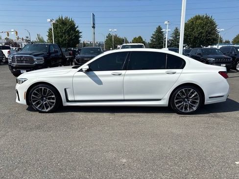 Used 2021 BMW 750i xDrive w/ Executive Package AWD/4WD image 2