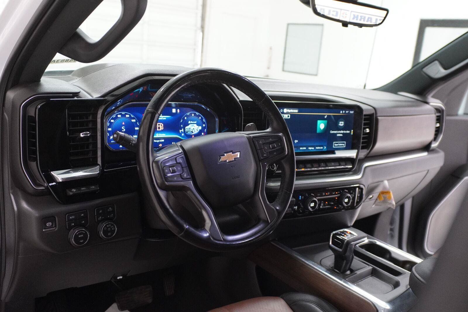 Used 2023 Chevrolet Silverado 1500 High Country w/ High Country Premium Package AWD/4WD image 8