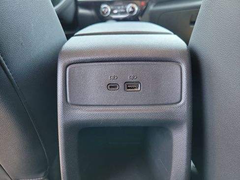 Used 2025 Chevrolet Trax LT FWD image 8