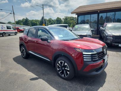 New 2025 Nissan Kicks SV w/ SV Premium Package