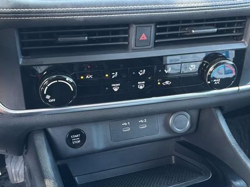 Used 2025 Nissan Rogue S FWD image 30