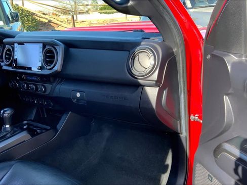 Used 2021 Toyota Tacoma TRD Sport w/ TRD Premium Sport Package image 17