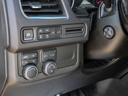 Used 2021 Chevrolet Tahoe Z71 w/ Luxury Package image 31