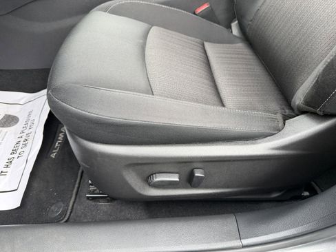 Used 2025 Nissan Altima 2.5 SV FWD image 11