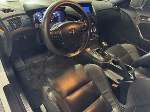 Used 2014 Hyundai Genesis 3.8 image 8