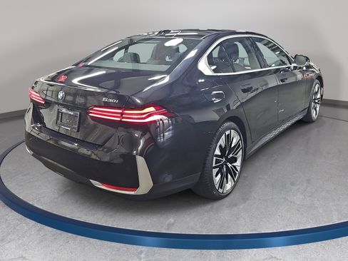 New 2027 BMW 530i xDrive w/ Premium Package AWD/4WD image 5