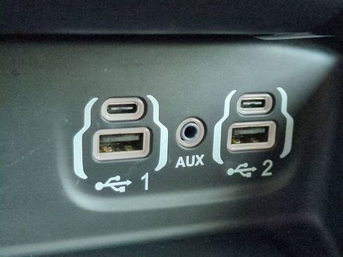 Used 2024 RAM 2500 Limited image 23