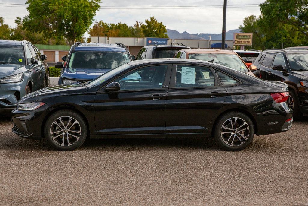 Used 2025 Volkswagen Jetta Sport FWD image 8