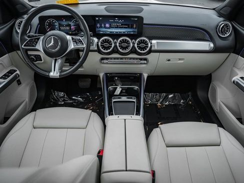 Certified 2025 Mercedes-Benz GLB 250 4MATIC image 21