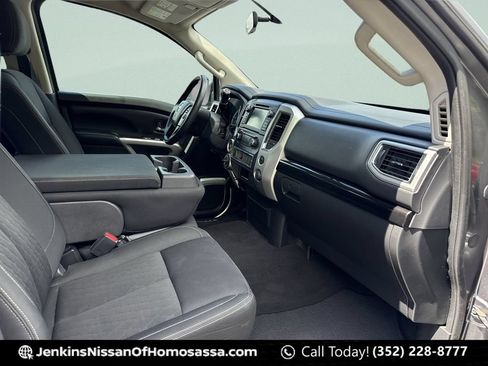 Used 2019 Nissan Titan SV AWD/4WD image 23