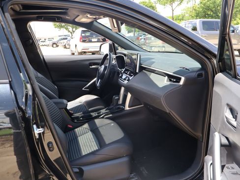 Used 2025 Toyota Corolla Cross AWD Hybrid w/ Convenience Package image 30