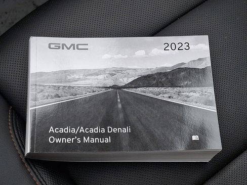 Used 2023 GMC Acadia AT4 image 32