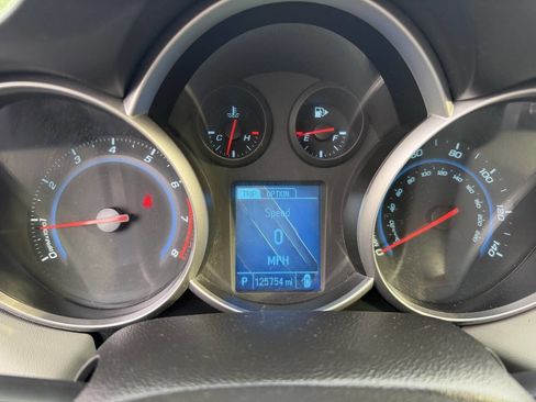 Used 2014 Chevrolet Cruze LS FWD image 12