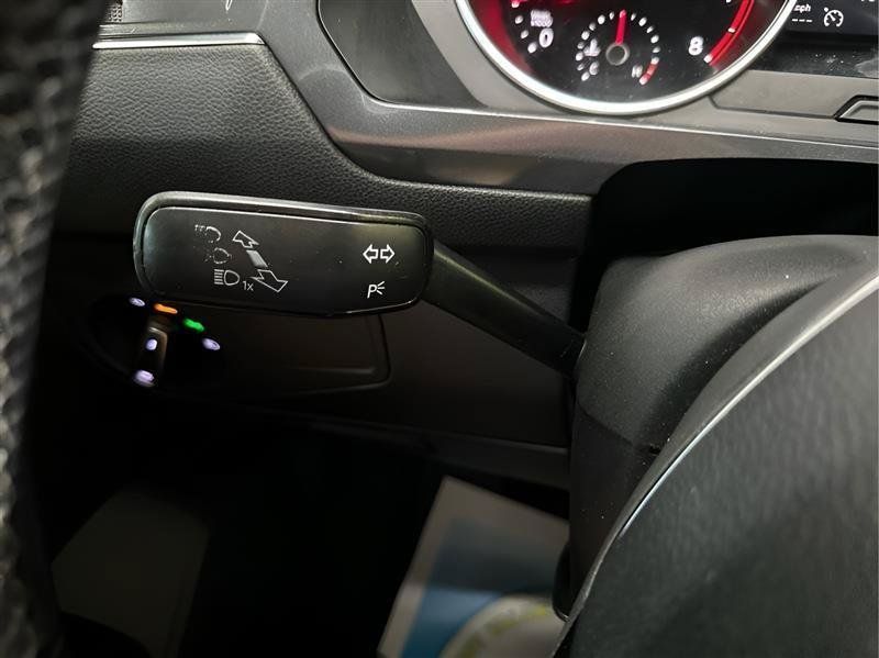 Used 2018 Volkswagen Tiguan SEL FWD image 13