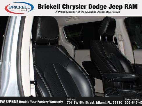 Used 2023 Chrysler Pacifica Touring-L FWD image 13