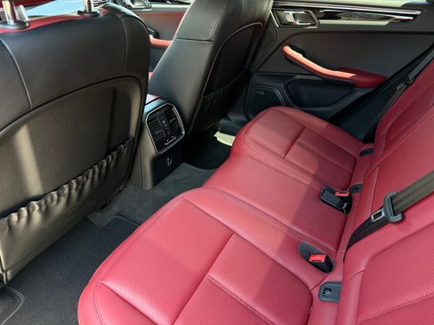 Used 2026 Porsche Macan AWD/4WD image 30