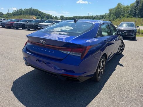Used 2023 Hyundai Elantra SEL w/ Convenience Package FWD image 3