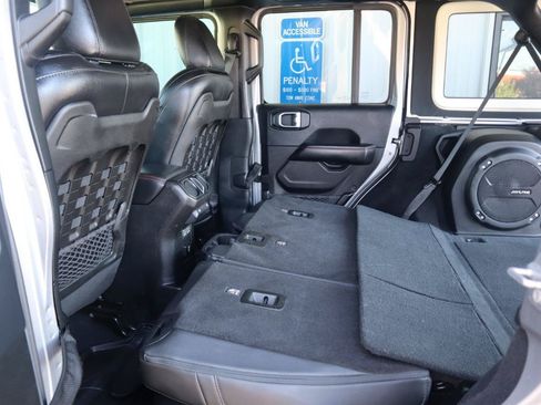 Used 2018 Jeep Wrangler Unlimited Rubicon AWD/4WD image 49
