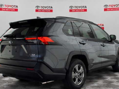 Used 2025 Toyota RAV4 LE AWD/4WD image 4