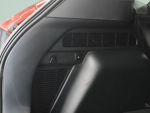 Used 2021 Ford Escape SE w/ SE Sport Appearance Package FWD image 29