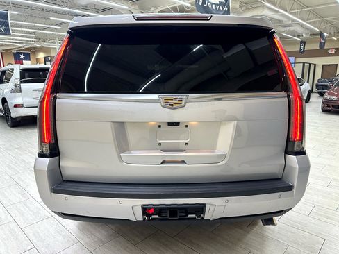 Used 2017 Cadillac Escalade Platinum image 8
