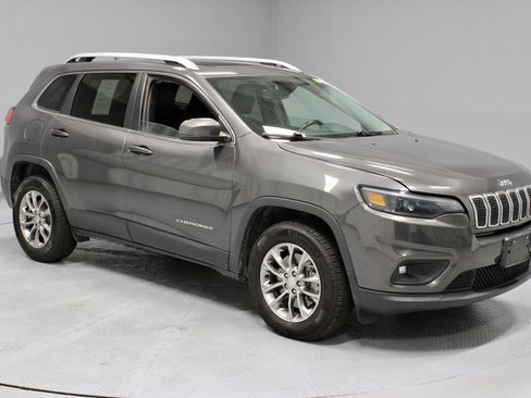 Used 2020 Jeep Cherokee Latitude Plus w/ Comfort/Convenience Group AWD/4WD image 1