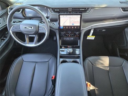 New 2025 Jeep Grand Cherokee Limited w/ Black Appearance Package image 18