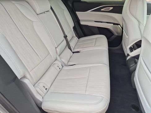 Certified 2024 Cadillac Lyriq Luxury AWD/4WD image 27