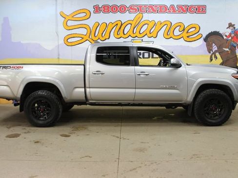 Used 2017 Toyota Tacoma TRD Sport AWD/4WD image 1