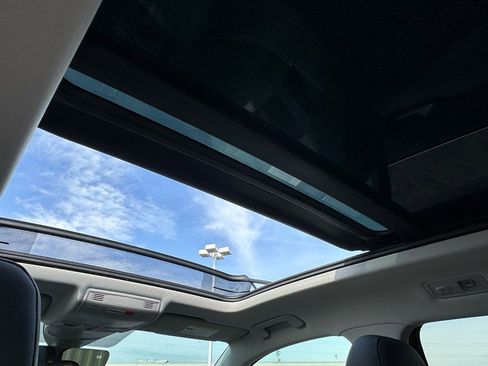 Used 2024 Volkswagen Taos SE w/ Panoramic Sunroof Package image 23