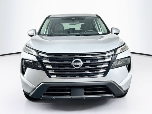 Used 2025 Nissan Rogue SV FWD image 2