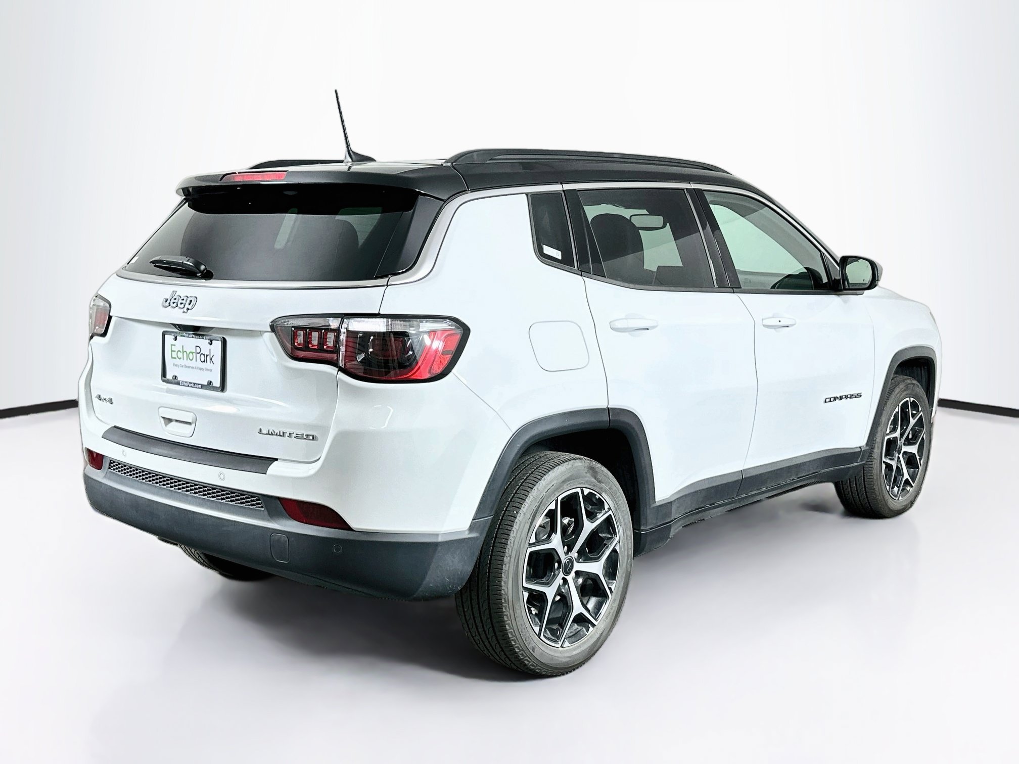 Used 2025 Jeep Compass Limited AWD/4WD image 9