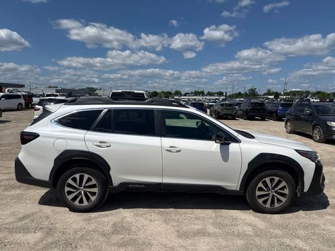 Used 2024 Subaru Outback Premium AWD/4WD image 9