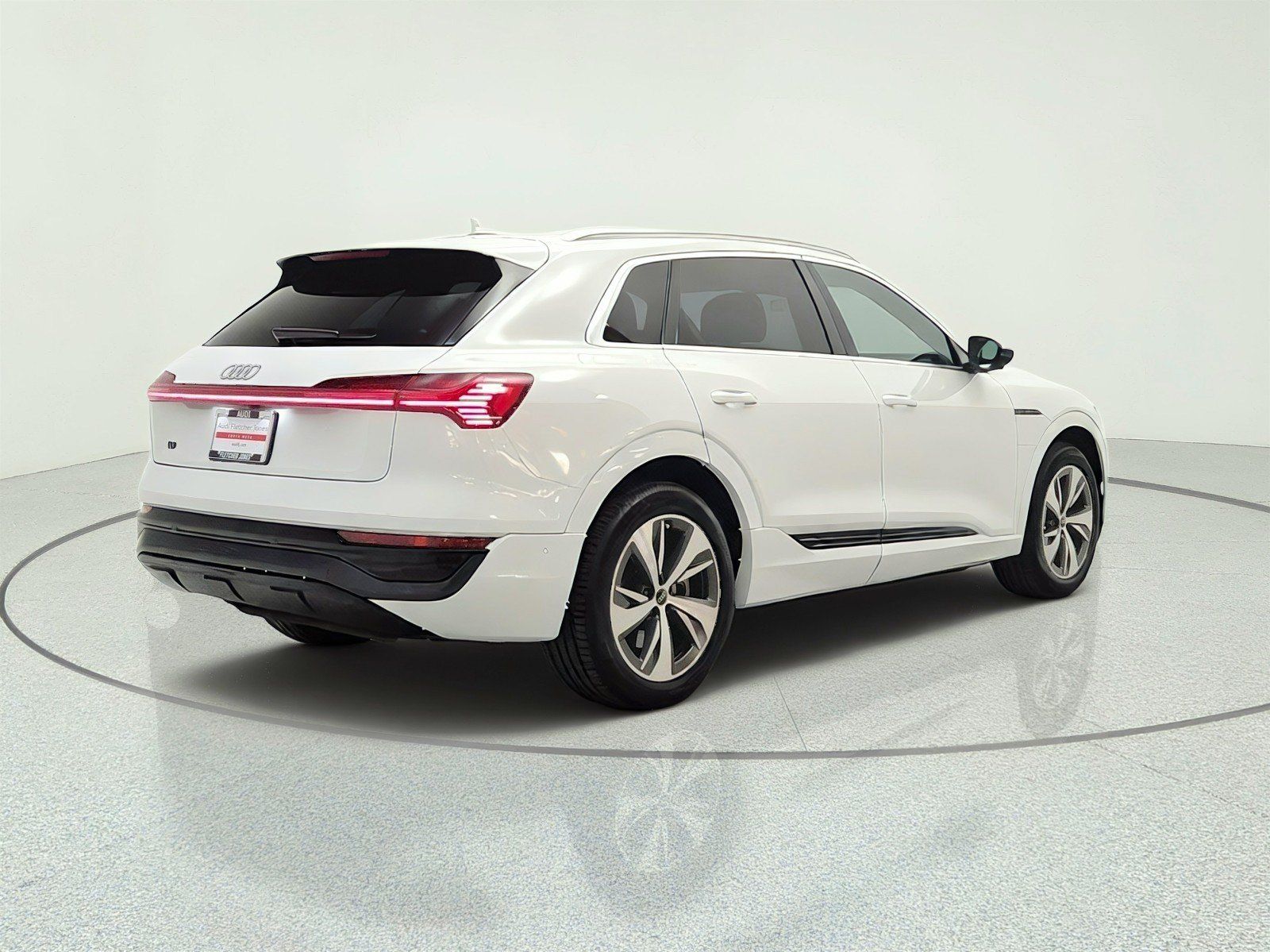 Used 2024 Audi Q8 e-tron Premium Plus w/ Premium Plus Package AWD/4WD image 5